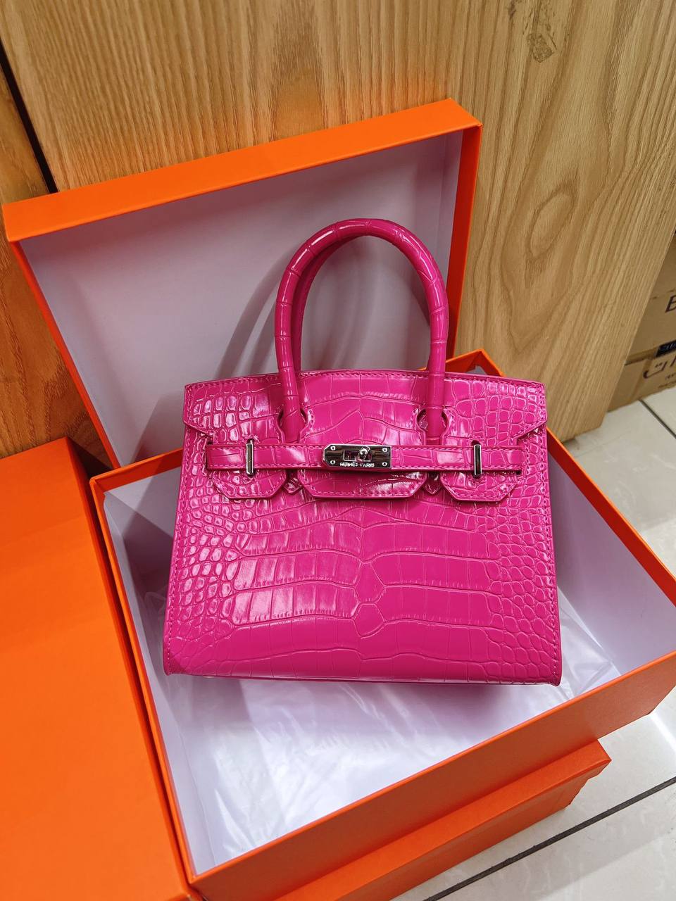 Hermes

21cm 
105 dhs🪙💕

with Box
🎁🎁🎁

Zain50
♥️♥️♥️