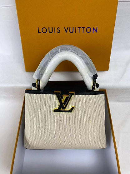 🥇LV Capucenis
1️⃣ First quality +🎁

Size : 25 * 17 cm
110 dhs❣️
with box🎁

Zain115
♥️♥️♥️