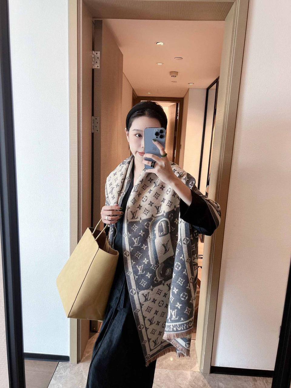 Brand Shawl / Scarf 

Good quality

Size:  180 * 68 cm
45 dhs🪙🌨️

Zain115
♥️♥️♥️