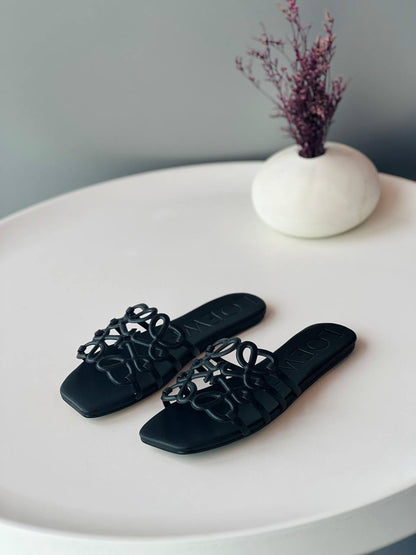 LOEWE 🧡🖤
Size 36_41
Super high quality* 
400 dhs💓

Zain176
♥️♥️♥️