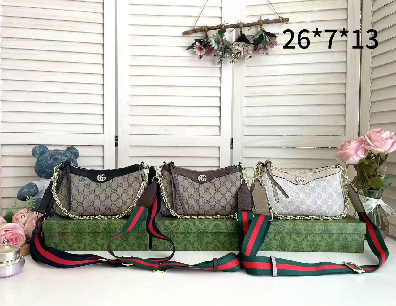 GUCCI
 WITH BOX 
90 dhs🇦🇪🇦🇪

Zain169
♥️♥️♥️