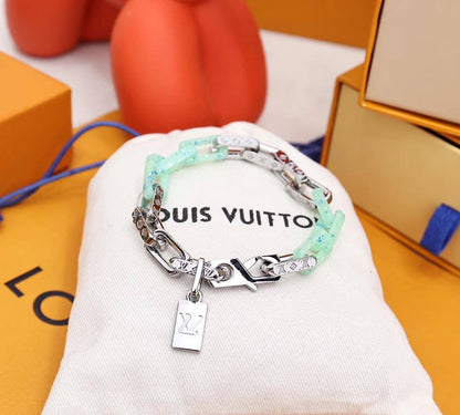 LV Bracelet
Master Quality
90 dhs🇦🇪

Zain33
♥️♥️♥️