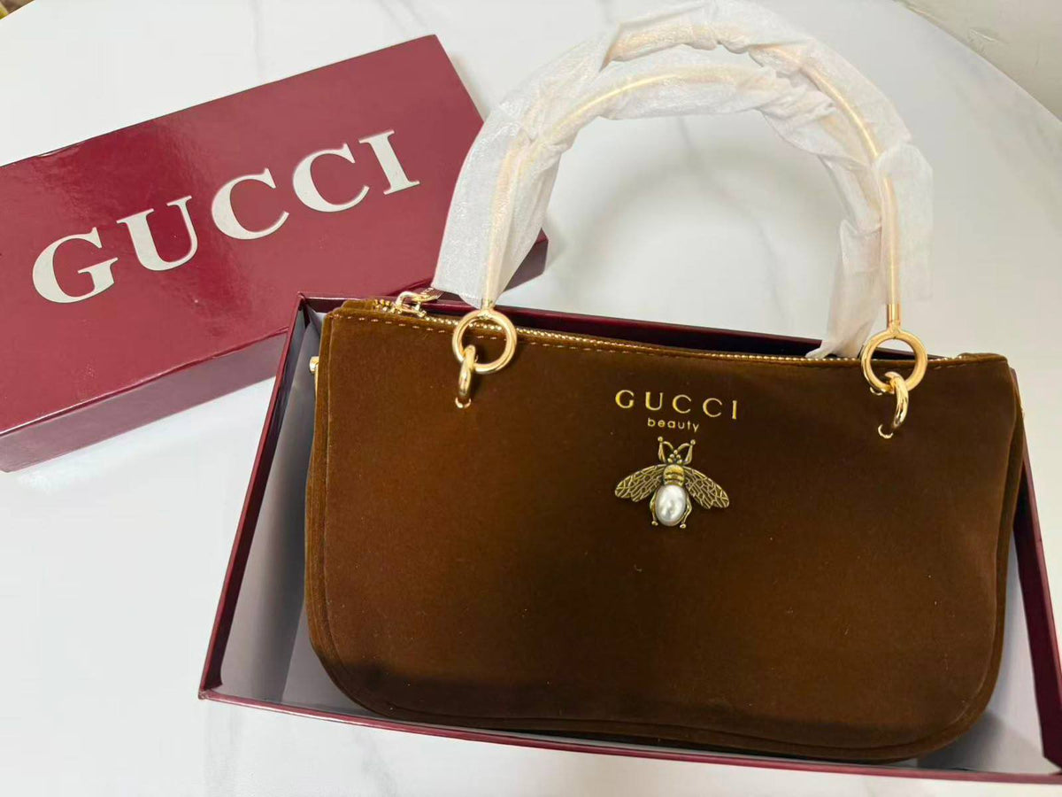 Gucci

115 dhs🇦🇪🇦🇪
have box

Zain07
♥️♥️♥️