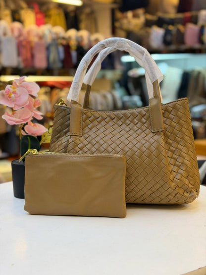 Bottega
100 dhs✅

Zain299
♥️♥️♥️