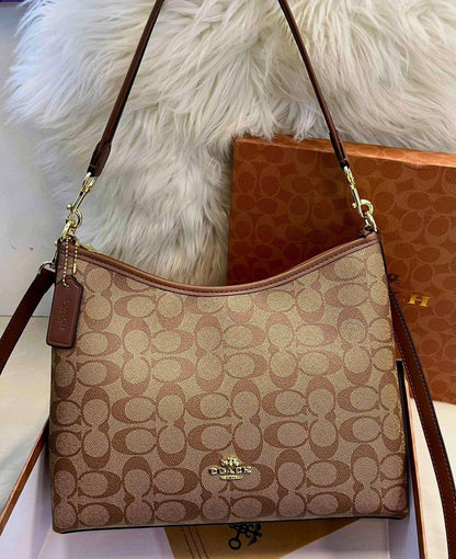 Coach
30cm

with box
🎁🎁🎁

110 dhs✅

Zain118
♥️♥️♥️