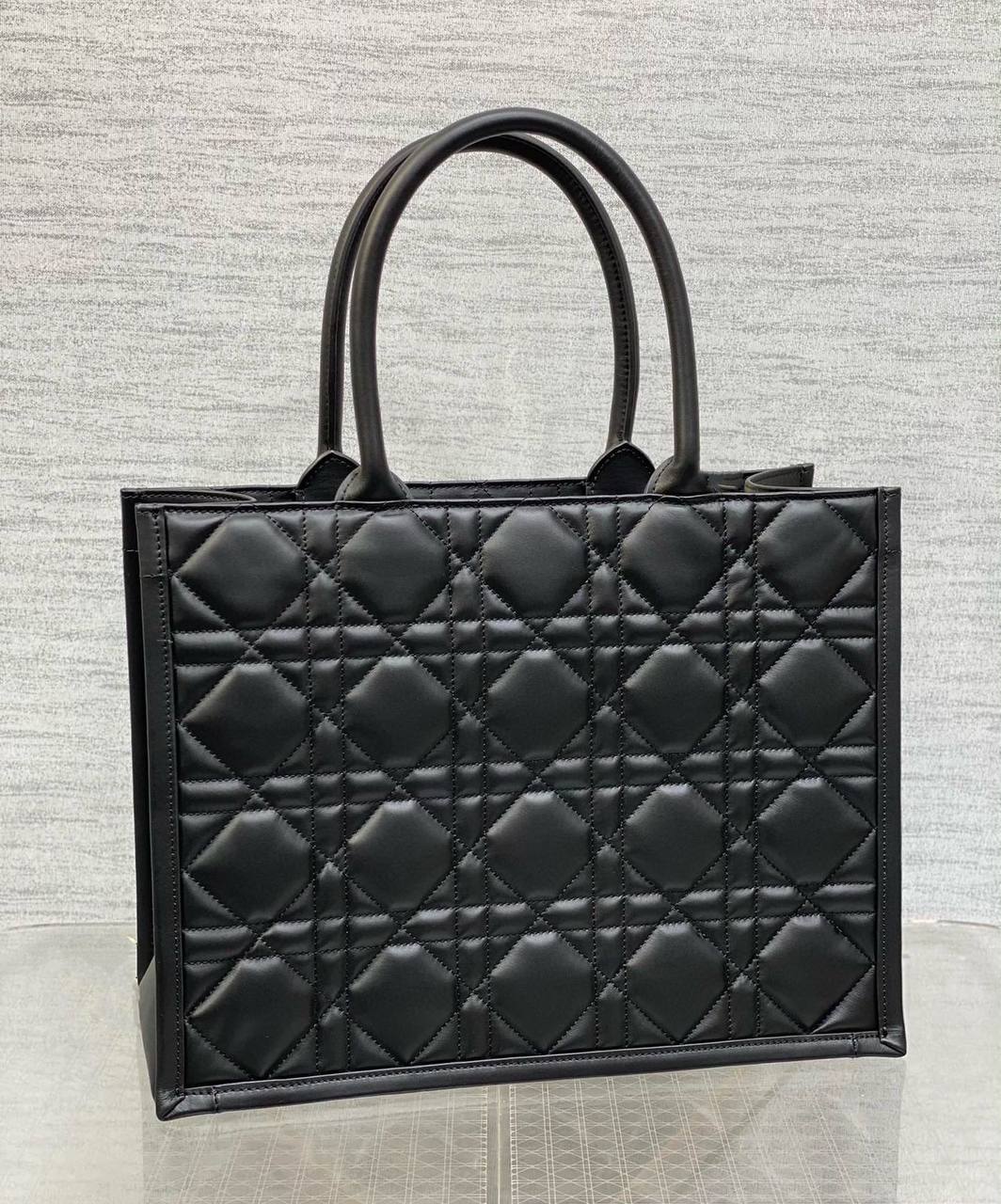 DIOR 
GOOD QUALITY
  MEDUIM SIZE 
90 dhs✅
36CM

Zain39
♥️♥️♥️