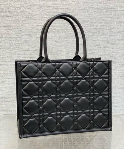 DIOR 
GOOD QUALITY
  MEDUIM SIZE 
90 dhs✅
36CM

Zain39
♥️♥️♥️