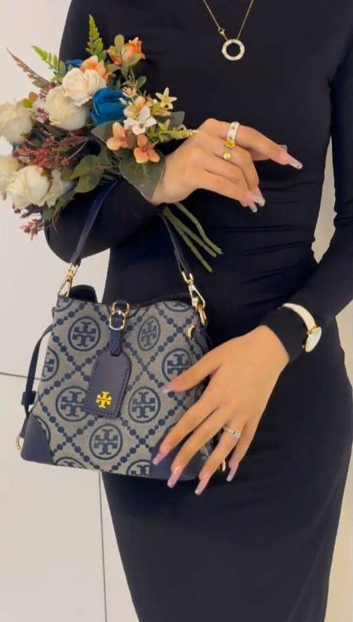 Bucket
90 dhs✅
with box
🎁🎁🎁

size 20×12×19cm

Zain213
♥️♥️♥️