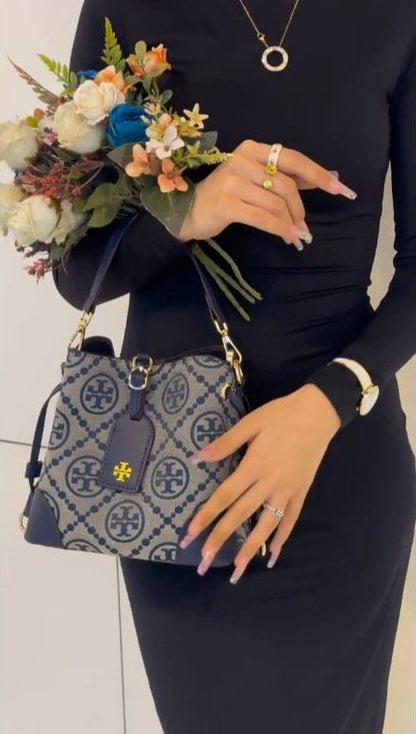 Bucket
90 dhs✅
with box
🎁🎁🎁

size 20×12×19cm

Zain213
♥️♥️♥️