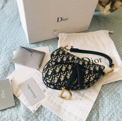 Bags
95 dhs✅

high quality 
With box
🎁🎁🎁

Zain26
♥️♥️♥️