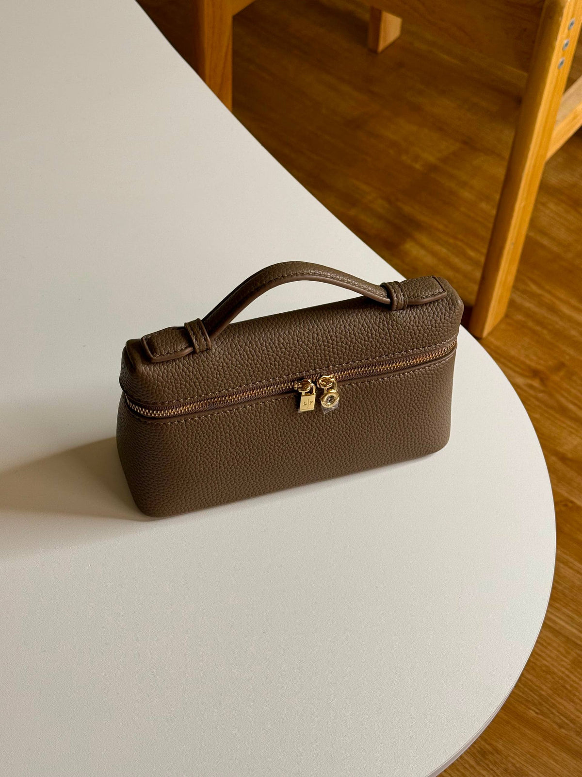 LORO PIANA 

19cm

320 dhs🇦🇪🇦🇪🇦🇪
 MASTER QUALITY
 With box🎁

Zain167
♥️♥️♥️