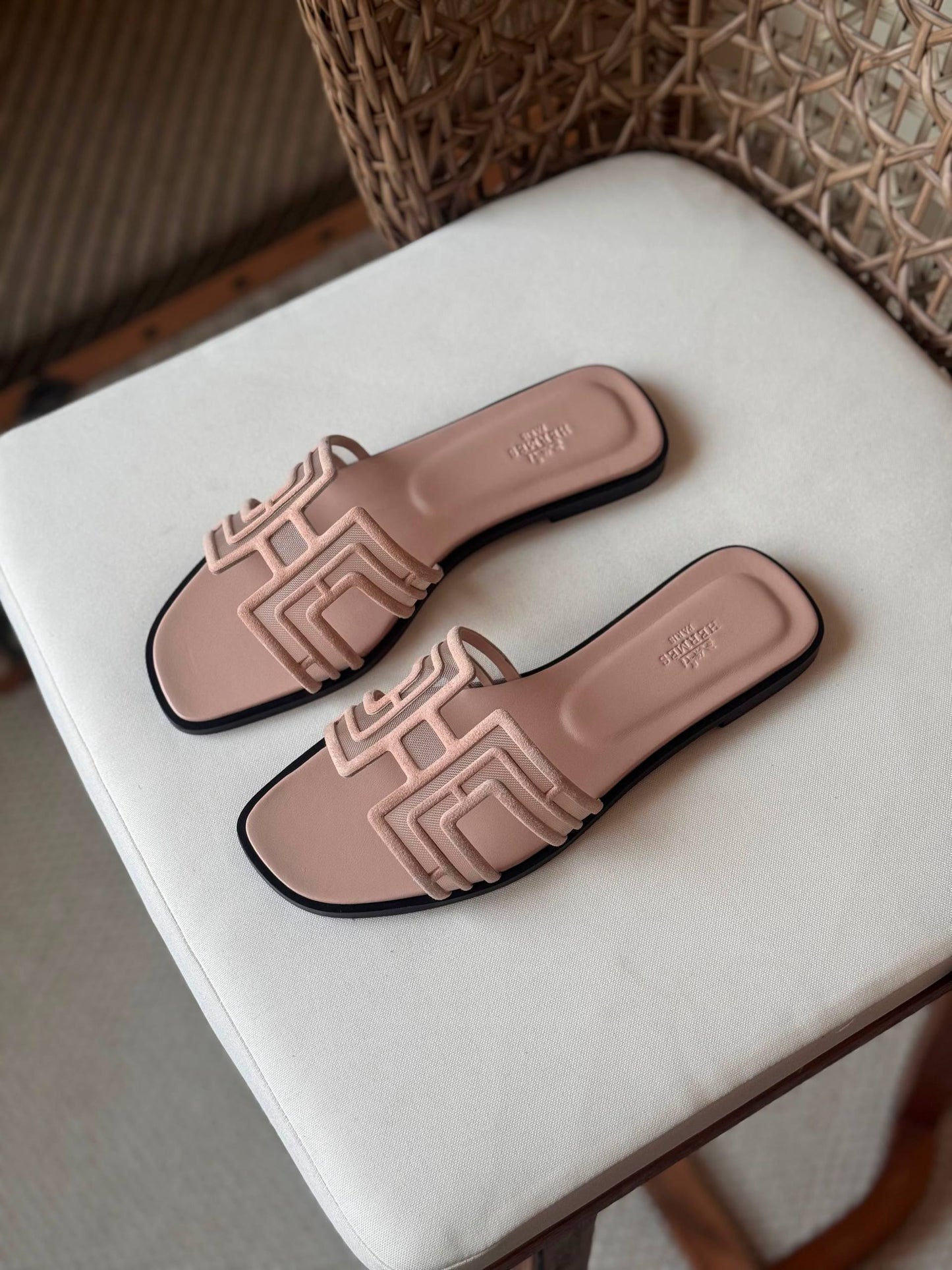 HERMES 
✨ Collection
👠 36–41
💎 Premium Quality
🔥 Super Master
450 dhs✅

Zain198
♥️♥️♥️