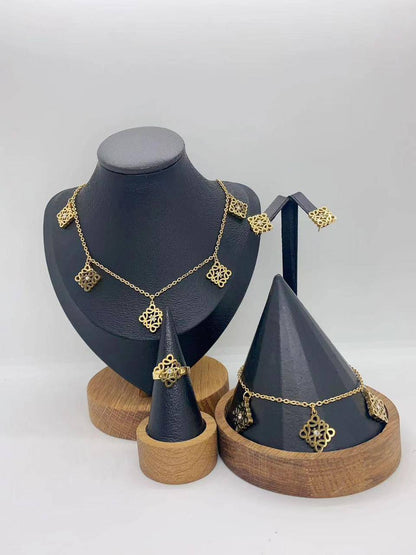 Stainless steel SET 💯*
Necklace ❤️‍🩹
Earring 🍁
Breslat ❣️
Ring free size 
With normal boxes 📦 
And paper bag 🛍️
45 dhs🇦🇪

Zain216
♥️♥️♥️