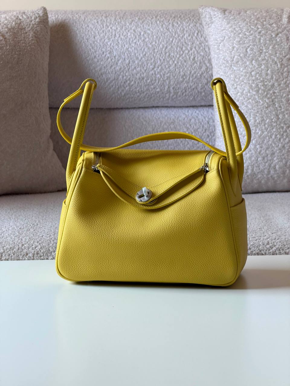 Hermes Lindy 26cm💕super master quality😍with box❤️
460 dhs💓

Zain52
♥️♥️♥️
