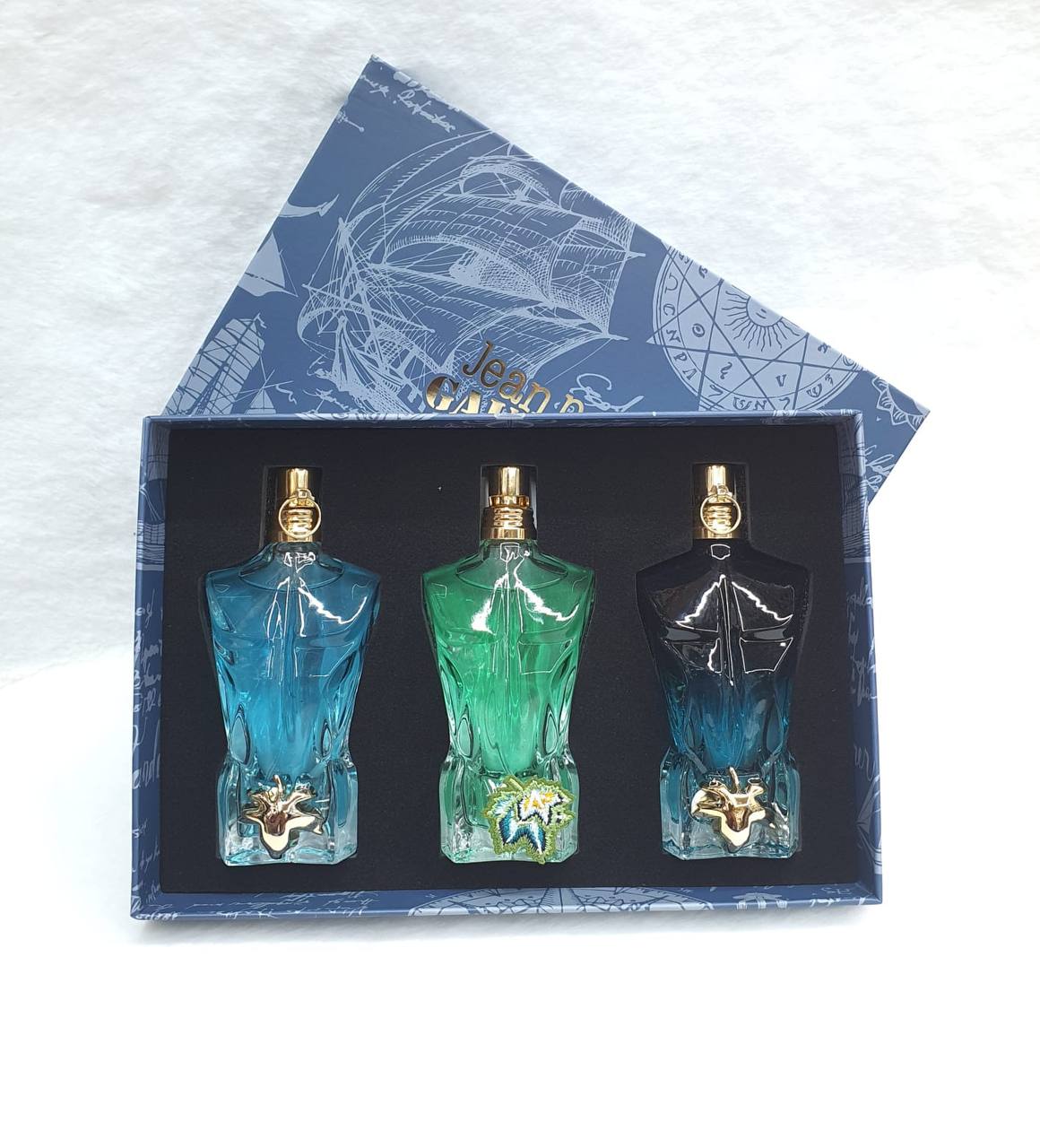 Perfume Boxes
55 dhs✅

Zain64
♥️♥️♥️