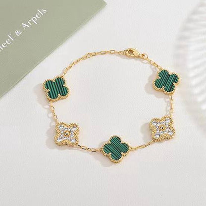VCA BRACELET
WITH STONES
MASTER QUALITY✨💫
70 DHS🇦🇪🇦🇪
 WITH BOX AND PAPER BAG🛍️🎁

Zain89
♥️♥️♥️