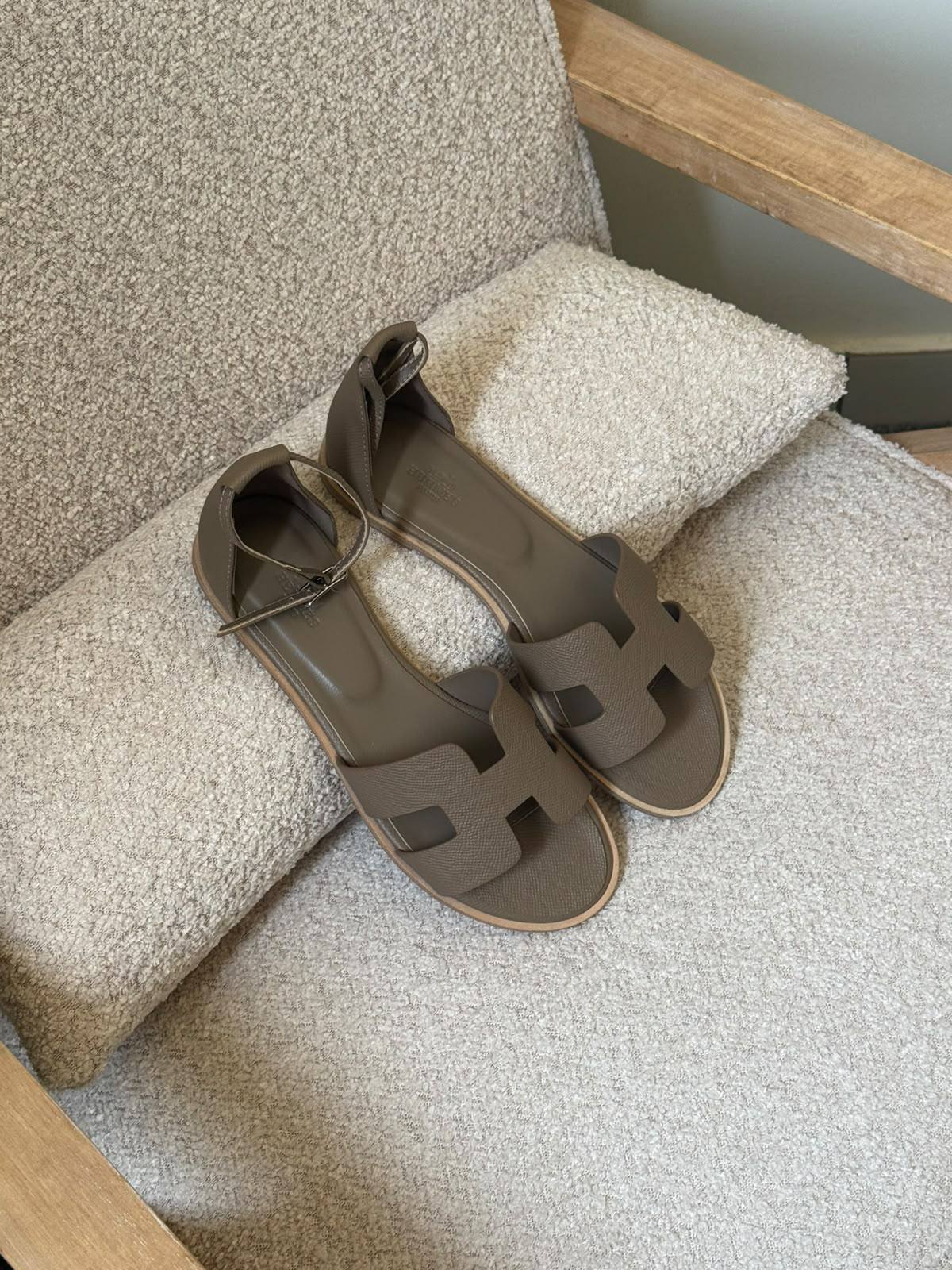 Hermes

𝐒𝐢𝐳𝐞𝐬: 𝟑𝟔 — 𝟒𝟏

430 dhs🇦🇪🇦🇪
Zain298
♥️♥️♥️