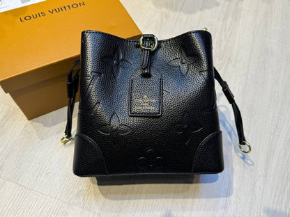 Lab
New 
20cm
BOX + Scraf🎁

105 dhs🪙🌨️

Zain44
♥️♥️♥️