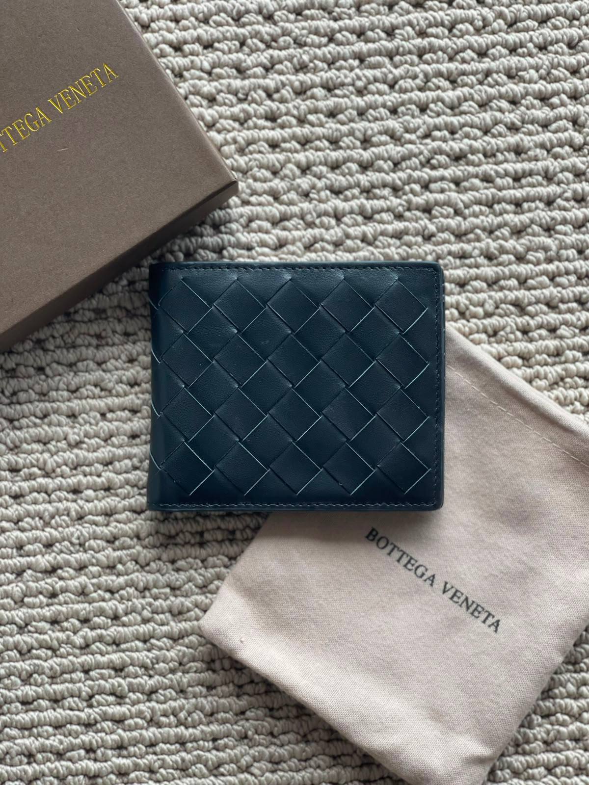 BOTTEGA VENETA
*Men’s Wallet*
*Master Quality*
250 dhs🇦🇪🇦🇪

Zain179
♥️♥️♥️