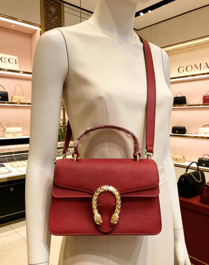 Gucci

100 dhs✅

with box 🎁🎁🎁

Size:23/8/15

Zain07
♥️♥️♥️