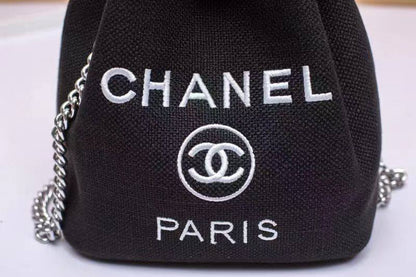 New arrived 
Chanel 
110 dhs🌺
Size 22 cm 

Zain161
♥️♥️♥️