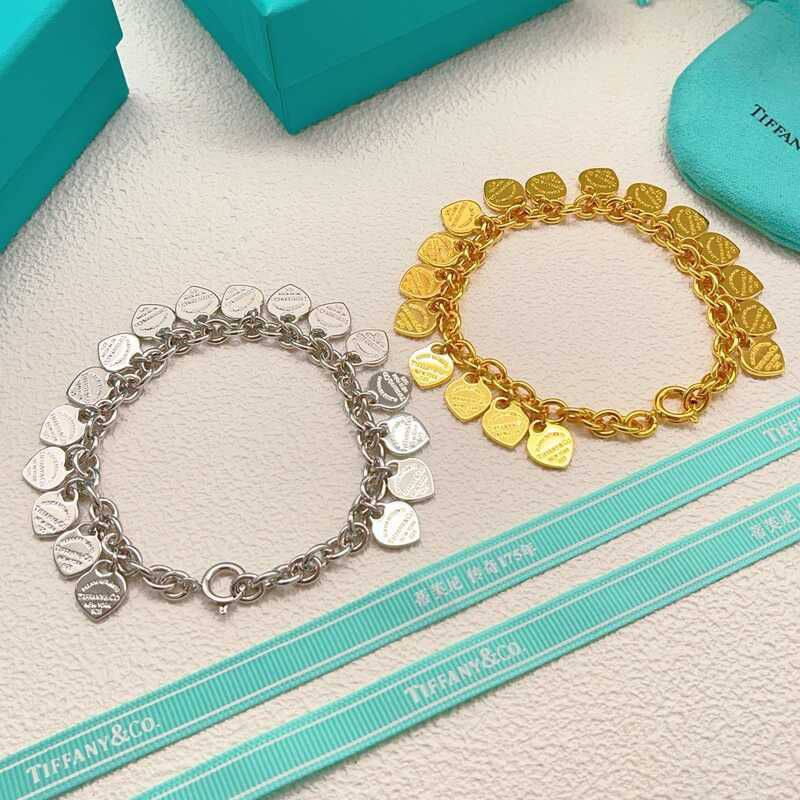 Tiffany ❤️‍🔥*
Necklace 🦋
Bracelet 🐦‍🔥
Master quality 💯
With normal boxes 📦 
125 dhs❣️
With master box 🗃️ 
135 dhs❣️

Zain216
♥️♥️♥️