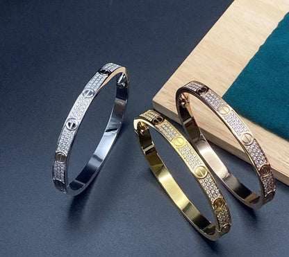 Cartier 💥*
Bangle 🍁
Master quality 💯
Size available 16,17,18,19
With normal boxes 📦 
85 dhs🪙🌨️
With master box 🗃️ 
130 dhs🪙🌨️

Zain216
♥️♥️♥️