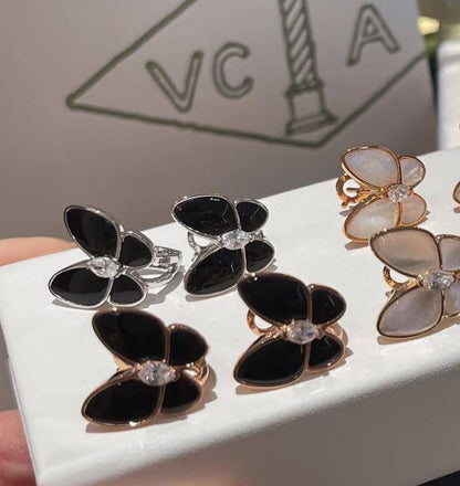 Vca set* 🦋
Necklace 
Earrings 
Ring 💍 

130 dhs🪙💚
normal box 📦

Zain48
♥️♥️♥️