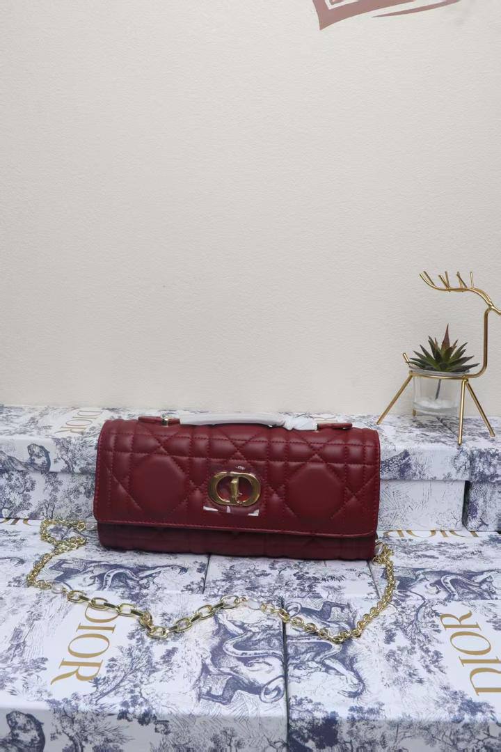Dior
95 dhs🪙🌨️

high quality 

With box
🎁🎁🎁

Zain26
♥️♥️♥️