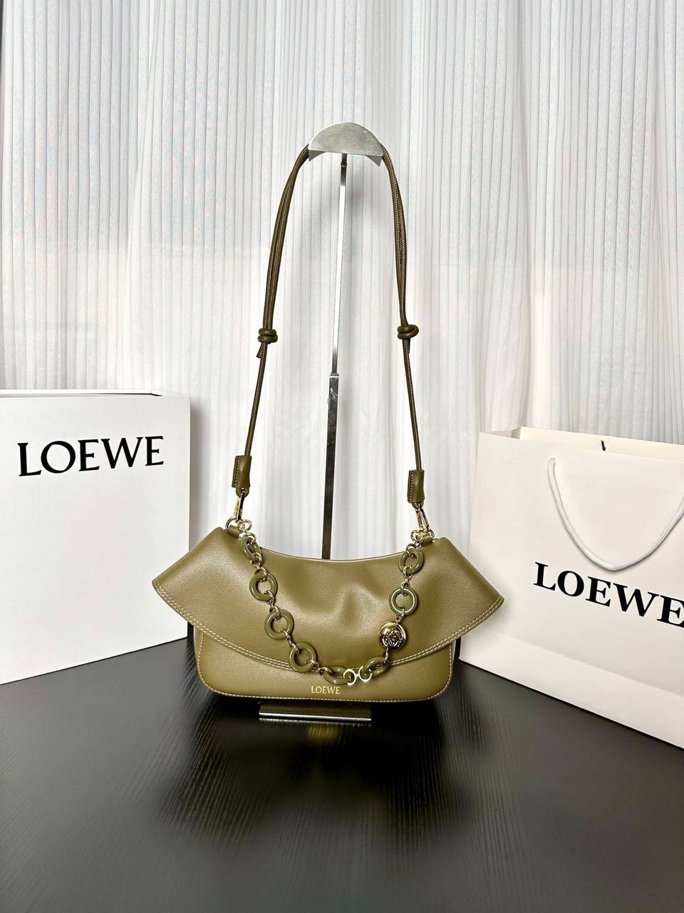 Loewe 
Master
280 dhs✅

Zain153
♥️♥️♥️