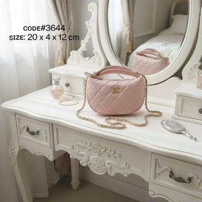 CHANEL ʜᴀʟғ ᴍᴏᴏɴ
ᴍɪɴɪ ʜᴀɴᴅ ᴄʟᴜᴛᴄʜ ʙᴀɢ
ᴍᴀᴛᴇʟᴀssᴇ́ ʟᴀᴍʙsᴋɪɴ ʟᴇᴀᴛʜᴇʀ
ɢᴏʟᴅ ʜᴀʀᴅᴡᴀʀᴇ
ᴡɪᴛʜ ʟᴏɴɢ ᴄʜᴀɪɴ ʙᴇʟᴛ
sɪᴢᴇ : 20 cm

65 dhs🪙🌨️

Zain31
♥️♥️♥️