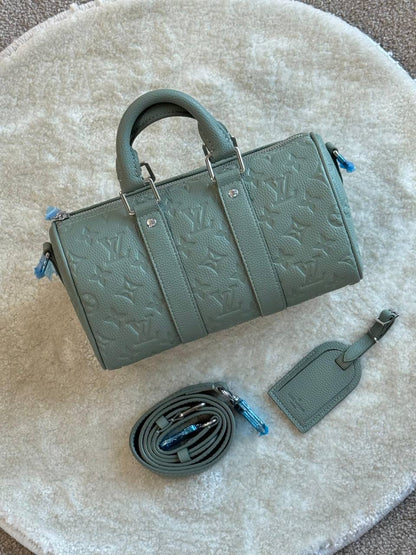 *NEW COLLECTION:BD046❗*
*BRAND- LOUIS VUITTON ❗*
*Keepall Bandouliere 25 BAG❗*
*SUPER MASTER QUALITY ❗*
*❗❗*
*BOX WITH  PAPERBAG ❗*
For Price 👇 WTSP Text Zain 0568585901

Zain267
♥️♥️♥️