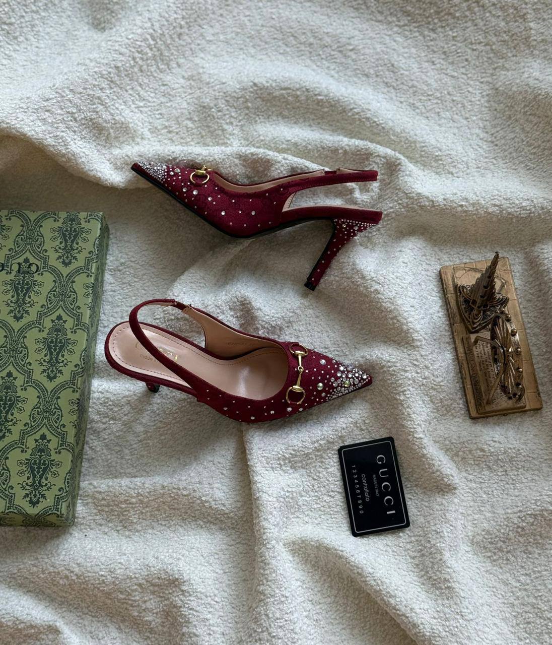 Gucci

Size 36 to 41 

120 dhs💓

Zain80
♥️♥️♥️