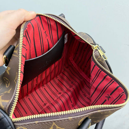 LV
sᴘᴇᴇᴅʏ ʙᴀɴᴅᴏᴜʟɪᴇ̀ʀᴇ
ɪɴ sɪɢɴᴀᴛᴜʀᴇ ᴍᴏɴᴏɢʀᴀᴍ
ᴄᴏᴡʜɪᴇ ʟᴇᴀᴛʜᴇʀ ᴛʀɪᴍ
ᴡɪᴛʜ ʟᴏɴɢ ʙᴇʟᴛ sᴛʀᴀᴘ
sɪᴢᴇ : 31 cm

75 dhs✅

Zain31
♥️♥️♥️