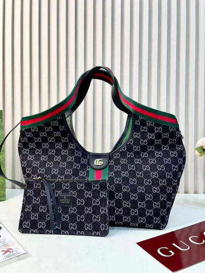 GUCCI 
NEW CAME GOOD QUALITY 
130 dhs👑

Zain39
♥️♥️♥️