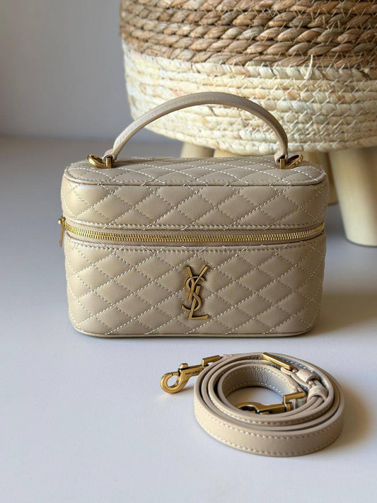 YSL 
Master
         18Cm
230 dhs🌺

Zain131
♥️♥️♥️
Chanel