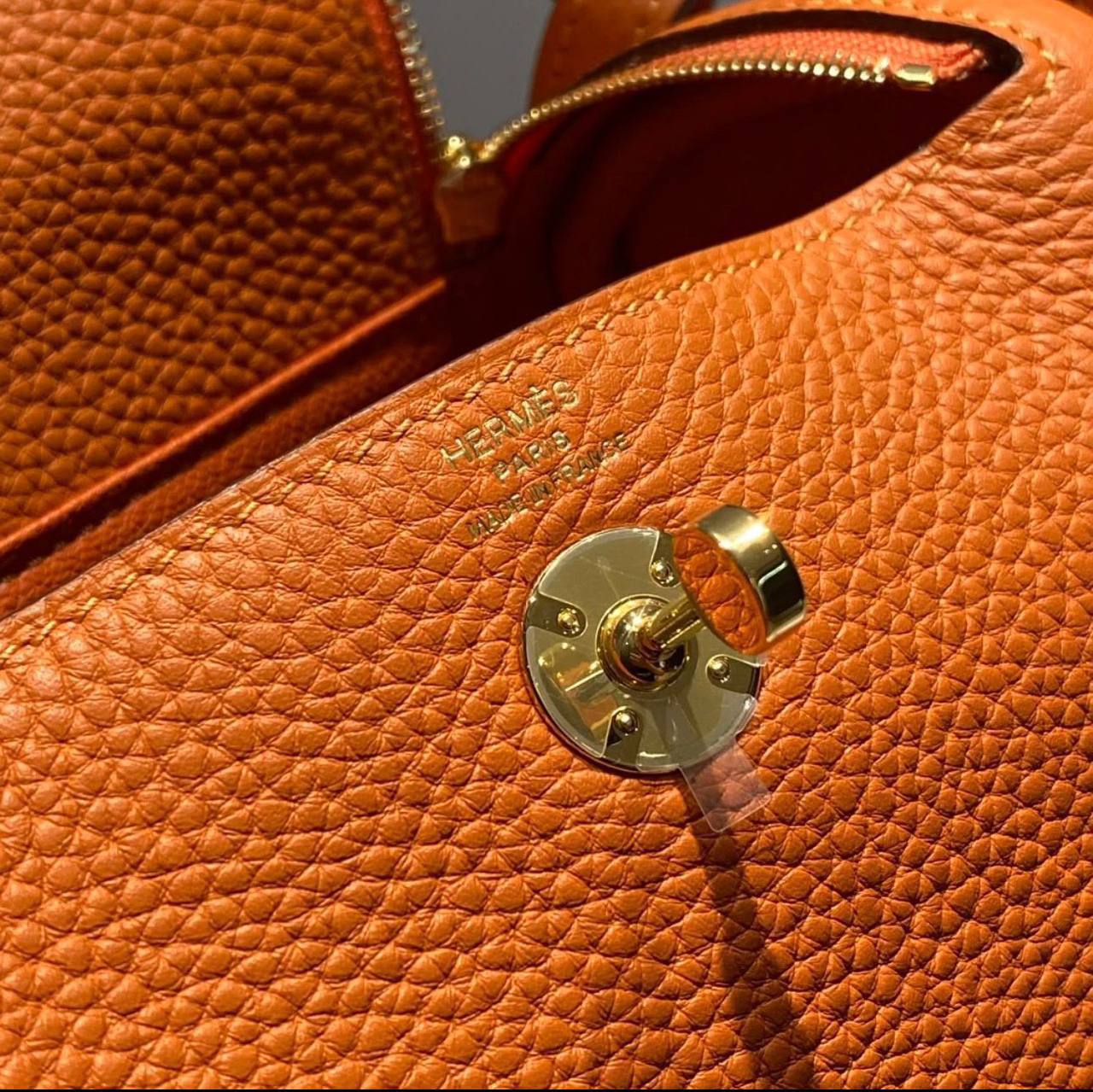 Hermes
LINDY 
GOOD QUALITY WITH BOX 
120 dhs💓

Zain39
♥️♥️♥️