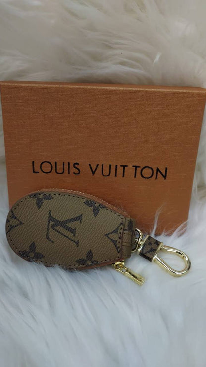 LV key holders & bags charm accessories
All sizes price 
55 dhs✅

Zain88
♥️♥️♥️