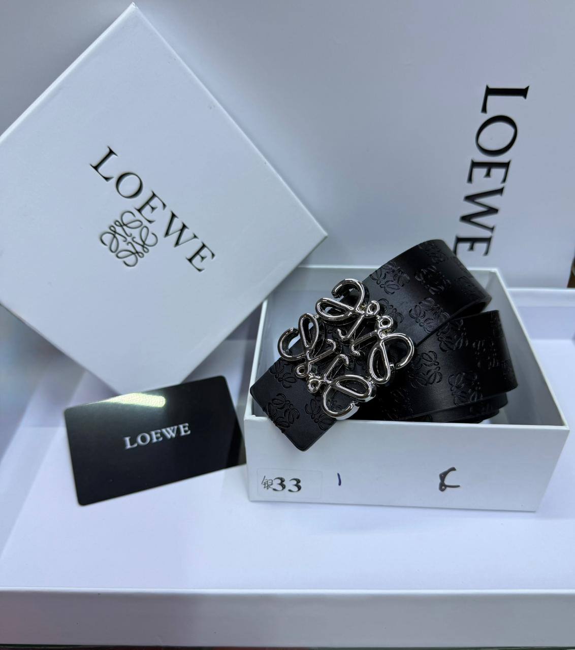 Loewe Belt

With box 
🎁🎁🎁

40 dhs🪙💕

Zain93
♥️♥️♥️