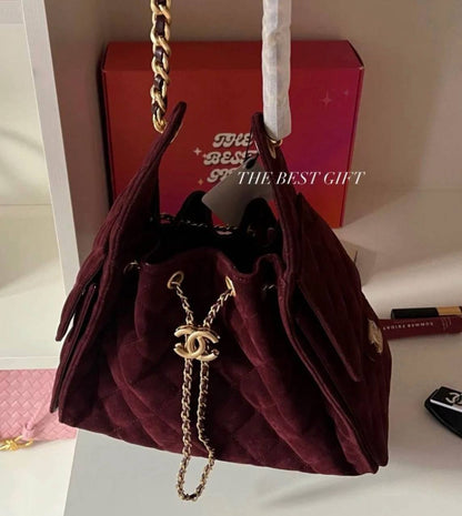 Chanel
110 dhs🇦🇪
size28cm
High-quality 


with box
🎁🎁🎁

Zain35
♥️♥️♥️
