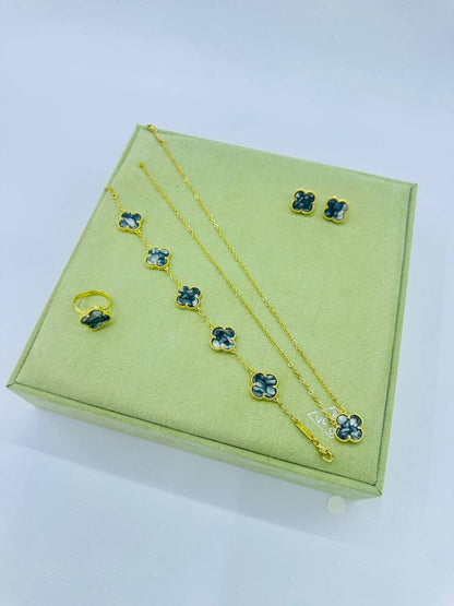 VCA SET ❤️‍🔥*
Necklace 🌸
Earring ✨
Bracelet 🍁
Ring 💍 free size ❣️
Stainless Steel 💯
Non tarnish 💯
With normal boxes 📦 
45 dhs✅
With master box 🗃️ 
75 dhs✅

Zain216
♥️♥️♥️
