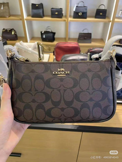 COACH
👑Good  QUALITY 
SIZE：24×15×4cm
80 dhs🪙💕

Withbox
🎁🎁🎁

Zain04
♥️♥️♥️