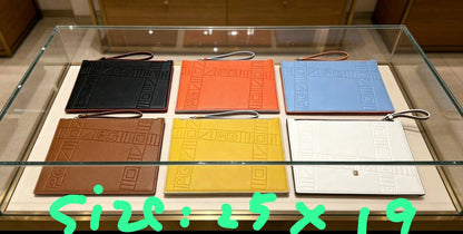 Introduction of PG(Purificación García)📌
 70 dhs✅

Full brand name: Purificación García, abbreviated as PG, a Spanish light-luxury designer handbag brand founded in Madrid, Spain, a time-honored European brand focusing on art accessories.

Zain07
♥️♥️♥️