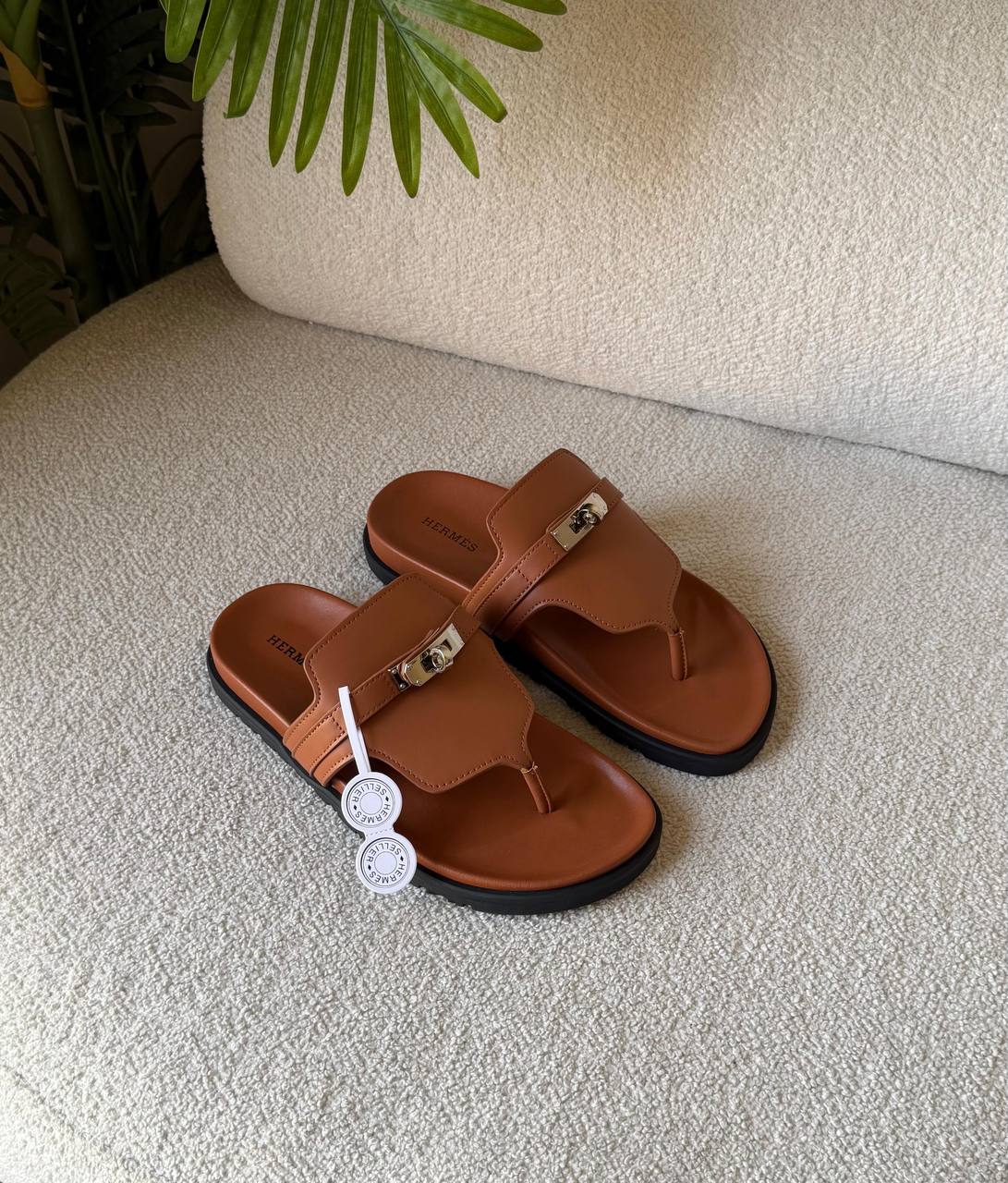 HERMES 
SuperMaster Quality 💯
450 dhs🇦🇪🇦🇪
Size: 36-41 💥

Zain171
♥️♥️♥️