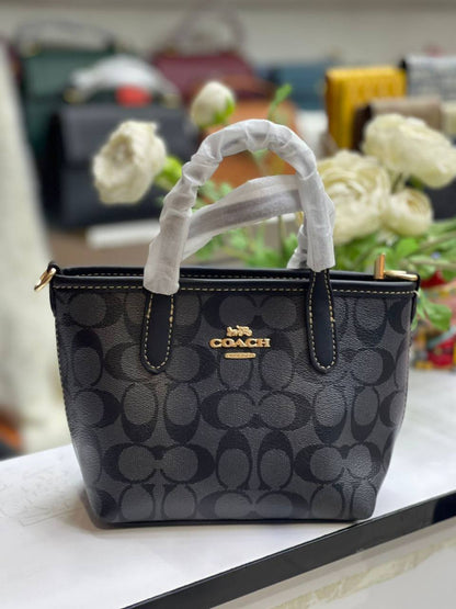 Coach
90 dhs🇦🇪🇦🇪
with box 🎁

Zain169
♥️♥️♥️