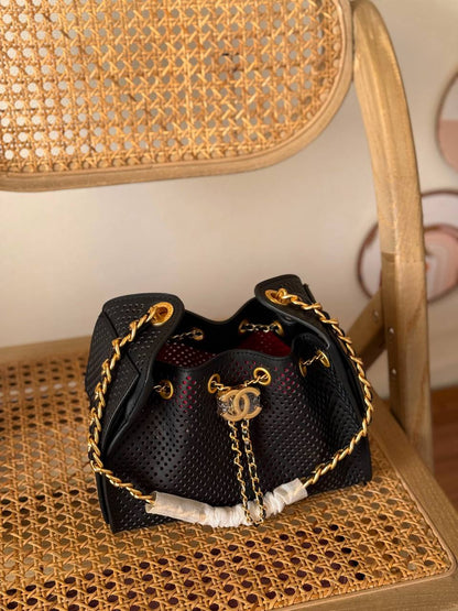 Available again✨✨✨

CHANEL 

22_25cm
360_380😍

*MASTER QUALITY*

With box🎁

Zain167
♥️♥️♥️