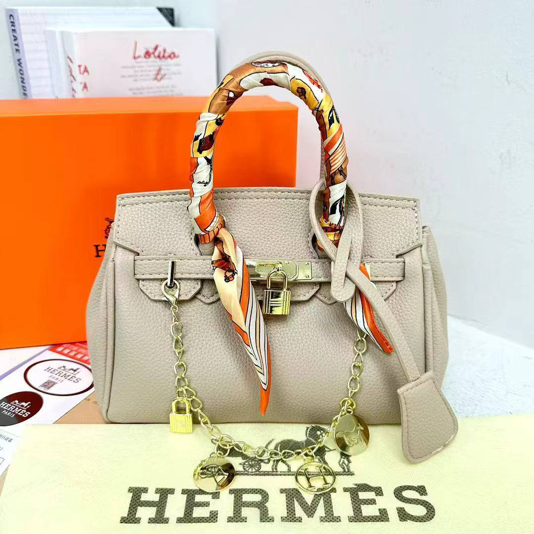Hermes 
70 dhs🇦🇪

Zain232
♥️♥️♥️