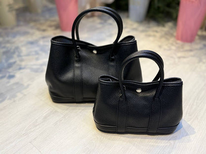 Hermes

25cm  95 dhs✅
30cm  100 dhs✅

Zain44
♥️♥️♥️