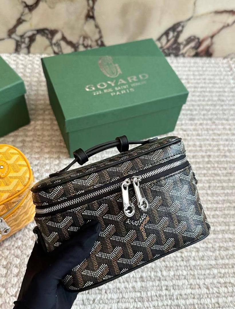 Goyard
95 dhs🇦🇪🇦🇪
with box
size 18cm

Zain26
♥️♥️♥️