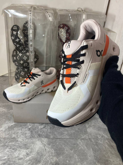 On Cloudrunner 2 ‘White | Sand’🧡🤍
36-45 AVAILABLE🤩
220 dhs💓

Zain242
♥️♥️♥️